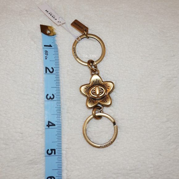 Coach Wild Flower Turnlock Key Fob 🎉Host Pick🎉 - Picture 4 of 4